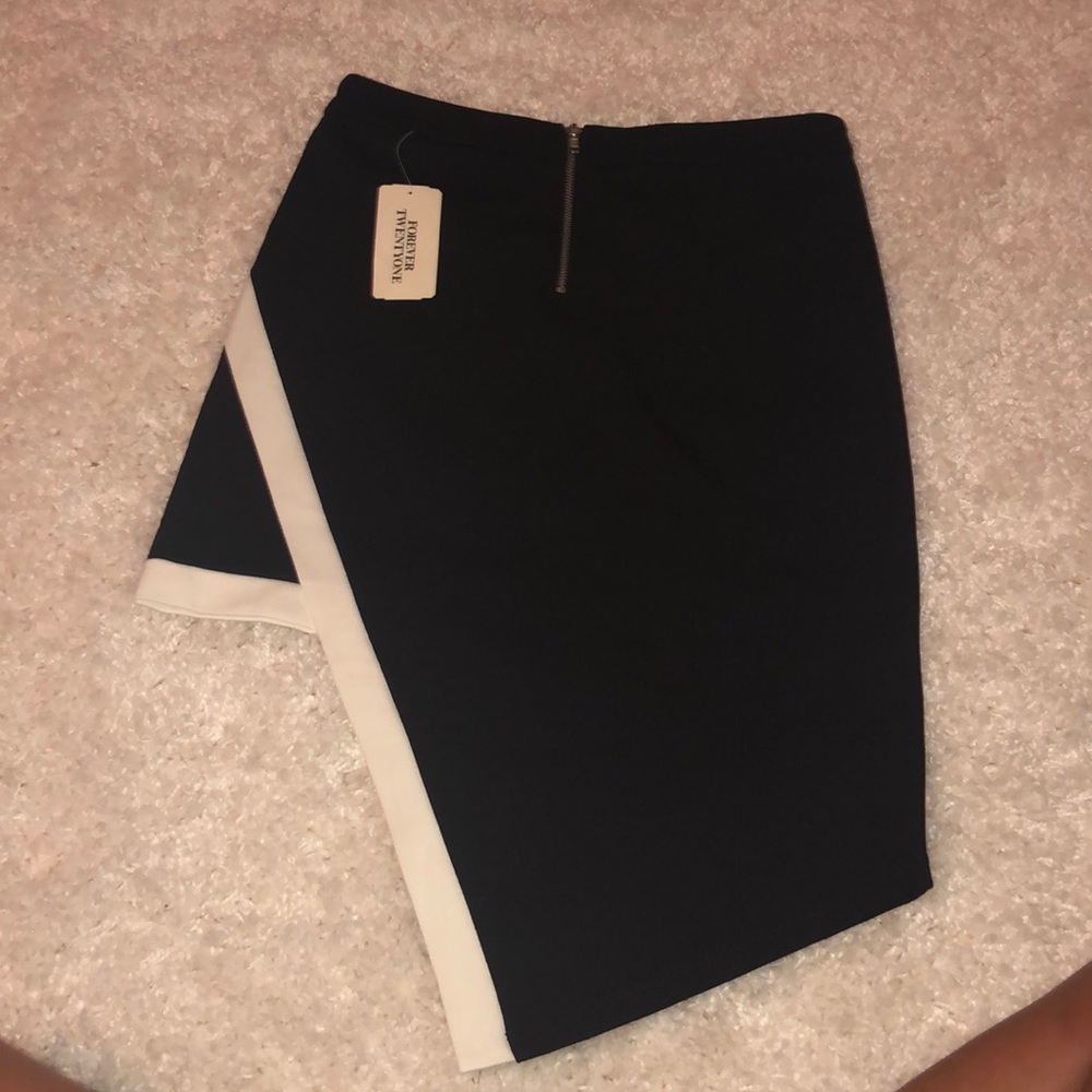 ***FOREVER 21 SKIRT SIZE SMALL*** - Picture 2 of 2